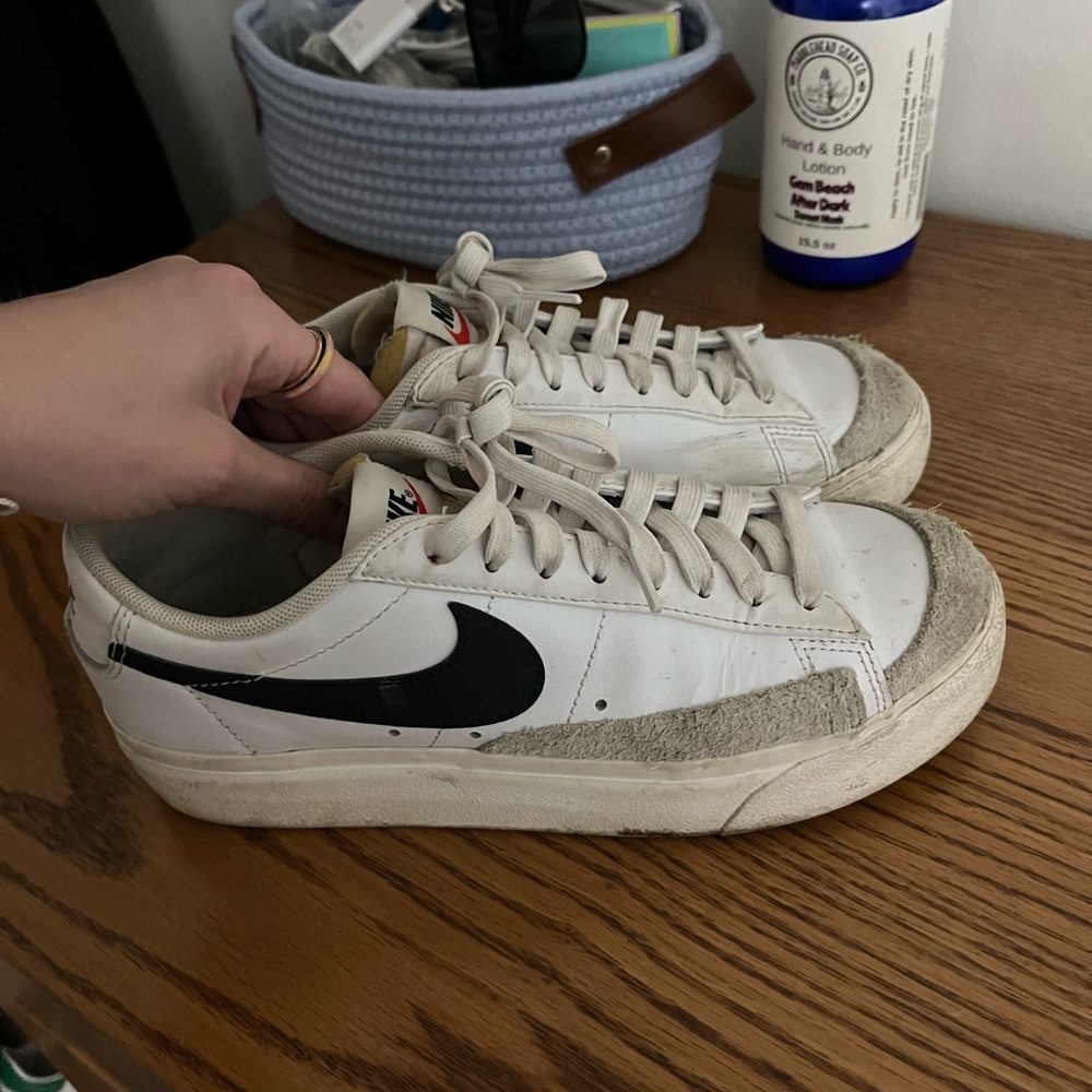 Nike White and Gray Sneakers Classic Low-Top Design